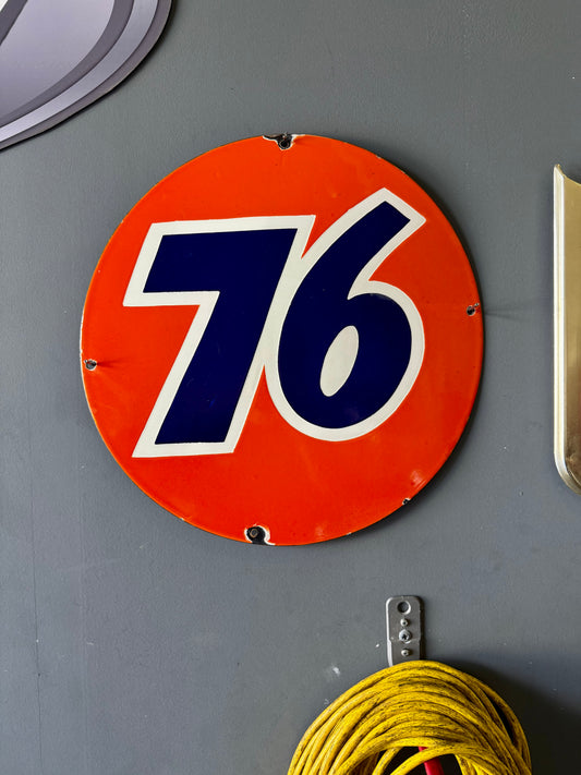 Union 76 round sign