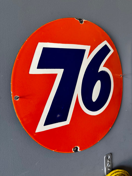 Union 76 round sign