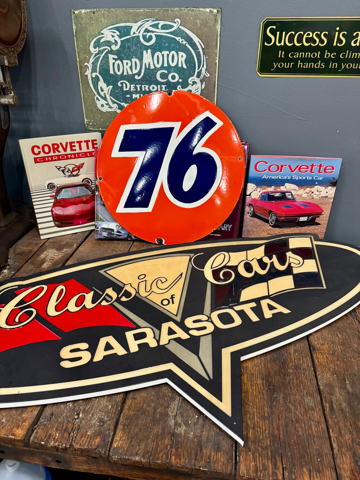 Union 76 round sign