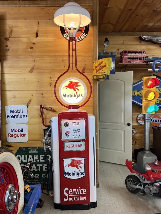 1940s Wayne Mobil Model 70 C Gas Pump
