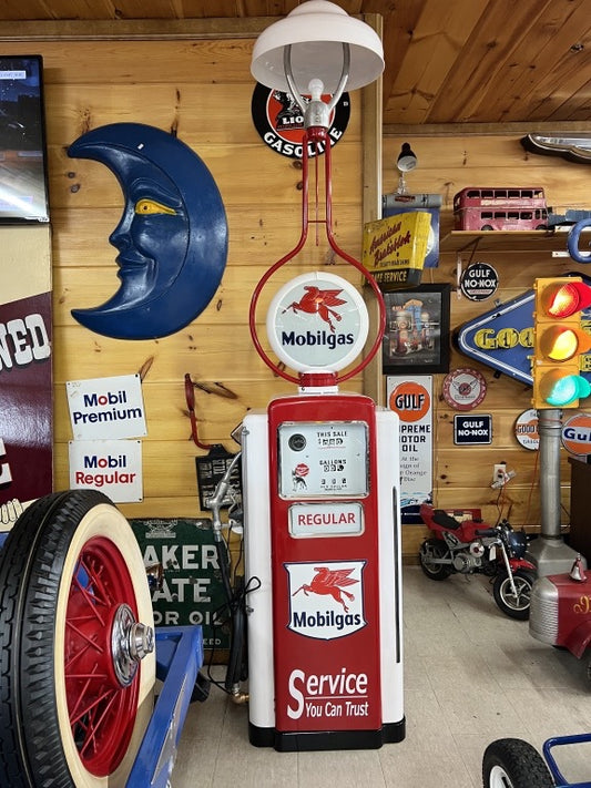 1940s Wayne Mobil Model 70 C Gas Pump